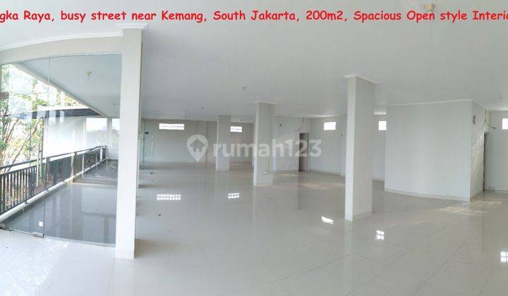 Gedung 3 Lantai di Sewakan, Lokasi Sangat Strategis di Jalan Raya, Cocok Untuk Perkantoran Usaha 1