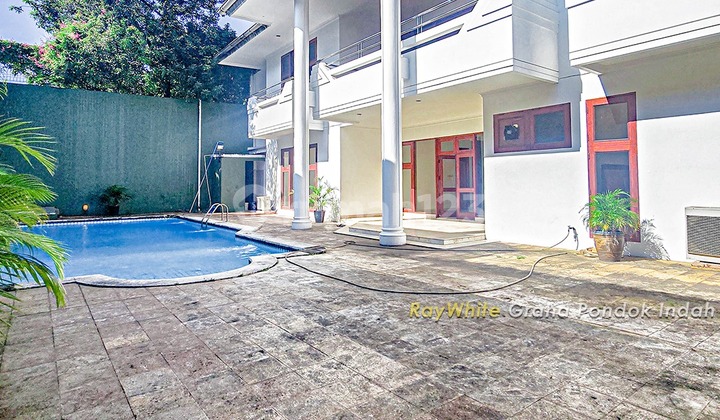 Luxury House for Sale Cheap Negotiable Fits 4 Cars, 4 Bedrooms, Spacious Land, Garden, Swimming Pool Facilities, Safe, Comfortable in Permata Hijau, South Jakarta