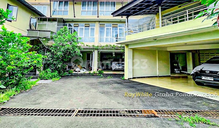 Dijual Rumah Dibawah Harga Pasar Nego dengan Kamar Tidur Banyak Garansi dan Carpot bisa 10 Mobil Backyard Masih Luas Asri Nyaman di Lebak Bulus Jakarta Selatan 2