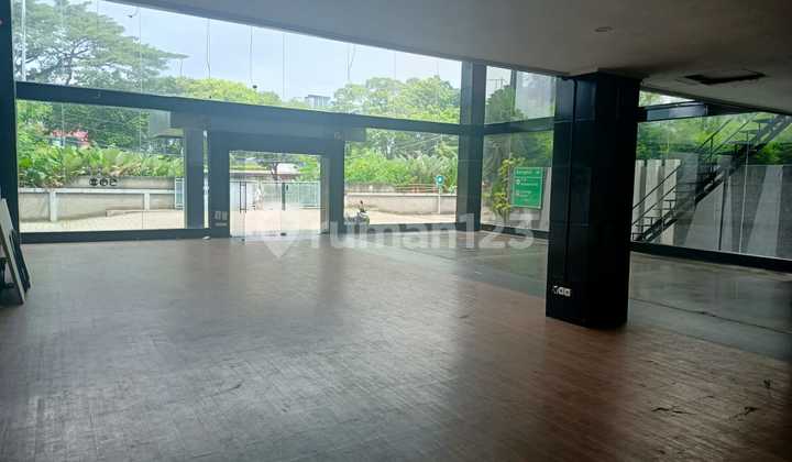 Business Space for Rent in Commercial Location, Suitable for Workshop, Gym, Showroom in South Jakarta Business Space for Rent in Commercial Location, Suitable for Workshop, Gym, Showroom in South Jakarta
