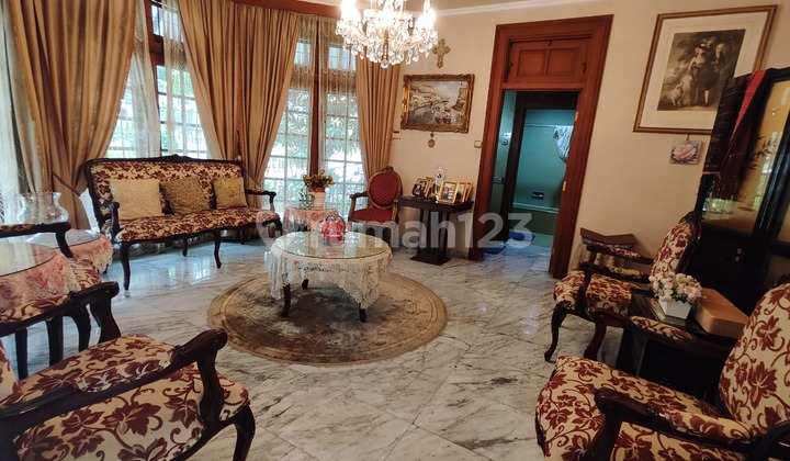 Dijual Rumah Clasic Hadap Timur Halaman Luas Garasi Luas Di Permata Hijau Di Jakarta Selatan, Nyaman Aman 2