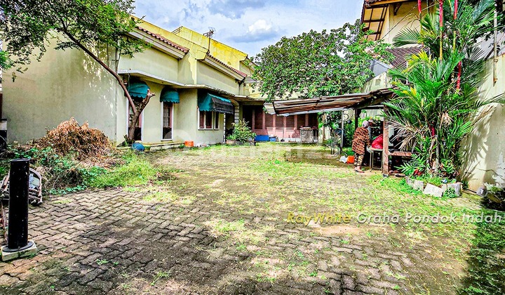 For Quick Sale and Negotiable Old House Building Near Mosque Quiet Environment Access Near MRT Mall Transjakarta Offices Near Toll Gate Location in Adiyaksa South Jakarta For Quick Sale and Negotiable Old House Building Near Mosque Quiet Environment Access Near MRT Mall Transjakarta Offices Near Toll Gate Location in Adiyaksa South Jakarta