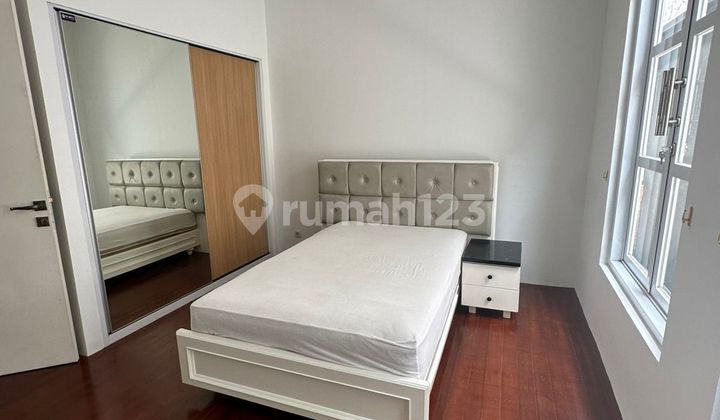 Disewakan Rumah Mewah Nyaman, Aman, Akses Lokasi Sangat Mudah, Dekat Perkantoran, Mall, Sekolah International Bebas Banjir di Pondok Indah Jakarta Selatan