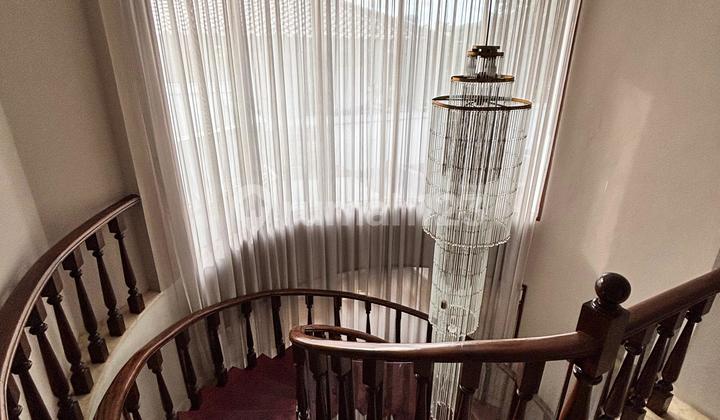 Dijual Cepat Rumah Harga NJOP Dikit Diatas Dilokasi Premium Hadap Utara Harga Miring Masih bisa Nego Tipis Akses Jalan Lebar Lebih 2 Mobil Rumah Lama Kondisi Bangunan Masih Kokoh Nyaman Aman Akses Dekat Mall di Pondok Indah Jakarta Selatan