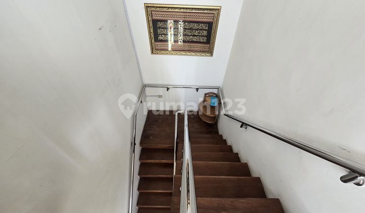 Dijual Rumah Luas Hoek di Villa Delima Lebak Bulus