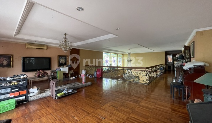 Dijual Rumah Mewah Klasik di Simprug Golf Dekat Senayan City  2