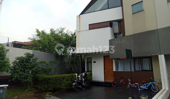 Dijual Rumah Hoek Full Furnished di Grand Trevia Rempoa 2