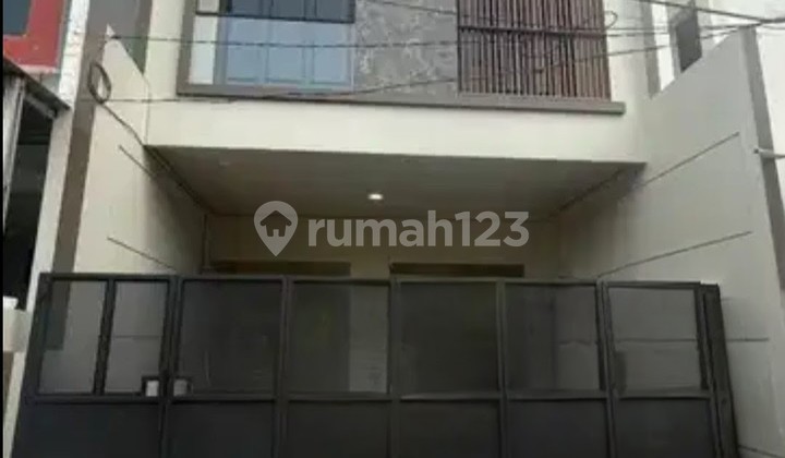 Rumah Baru 3 Lantai Di Rawamangun - Pulogadung