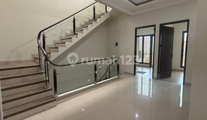 Brand New 3-Story House in Rawamangun Complex 2