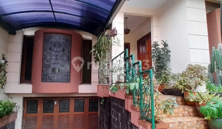 Dijual Rumah Klasik 2 Lantai Pondok Indah, Jaksel (Ir)