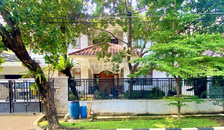 Luxury House For Rent in Taman Lebak Bulus (fully furnished) Luxury House For Rent in Taman Lebak Bulus (fully furnished)