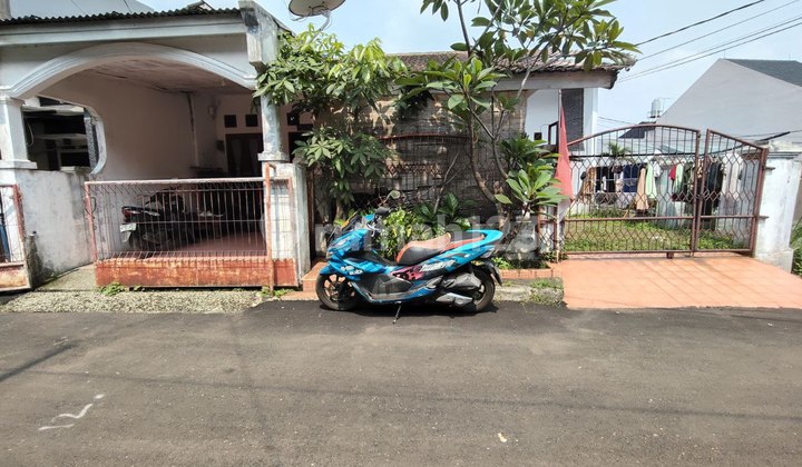Rumah Secondary Terawat Tanah Luas Siap Huni Dalam Komplek Di Pondok Benda Pamulang