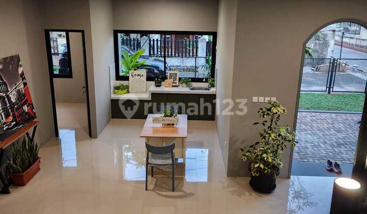2-Story Luxury House in a Residential Complex, Ready to Occupy, Near Station and Toll Gate in Ciater Serpong 2