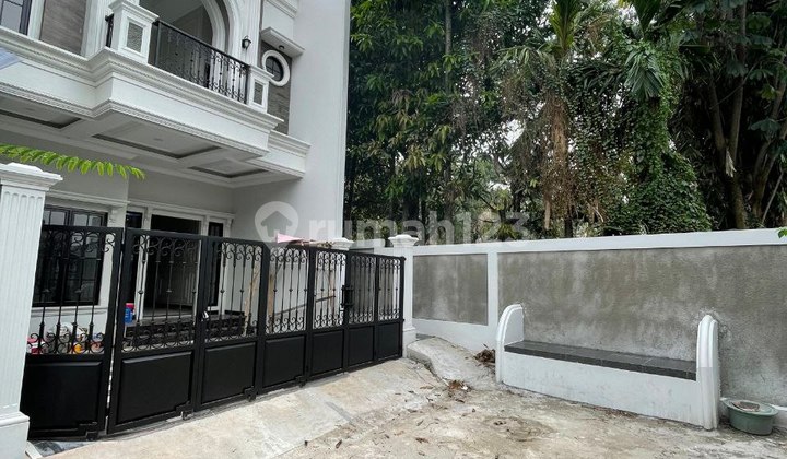 Ready-to-Occupy House in an Exclusive Cluster Near the Station at Grand Depok City 2