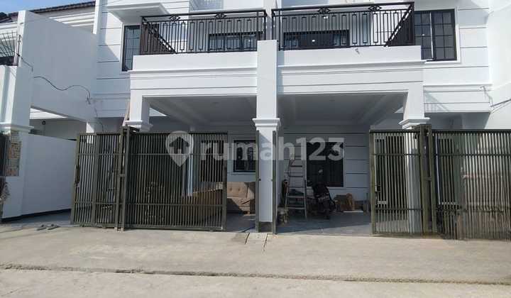 Ready-to-Inhabit New House in a Complex with Good Access in Pondok Kelapa, East Jakarta Ready-to-Inhabit New House in a Complex with Good Access in Pondok Kelapa, East Jakarta