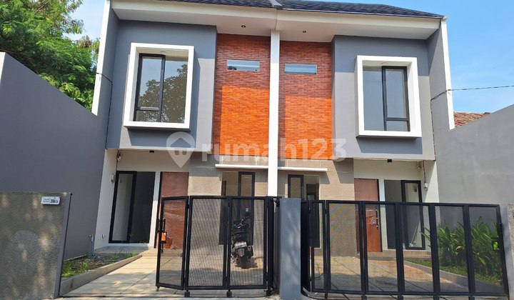 Rumah Baru 2 Lantai Siap Huni Dalam Komplek Akses Bagus dan Strategis di Ciputat Rumah Baru 2 Lantai Siap Huni Dalam Komplek Akses Bagus dan Strategis di Ciputat
