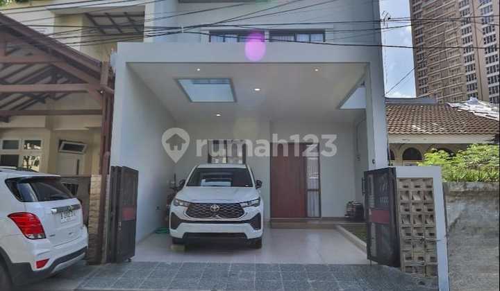 2.5-Story House Ready to Live in Semi-Furnished Complex with Strategic Access in Pondok Indah, South Jakarta