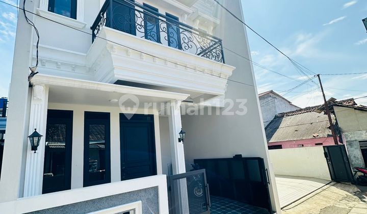 New 2-Story House Ready to Live In, Most Strategic Location in Jagakarsa 2