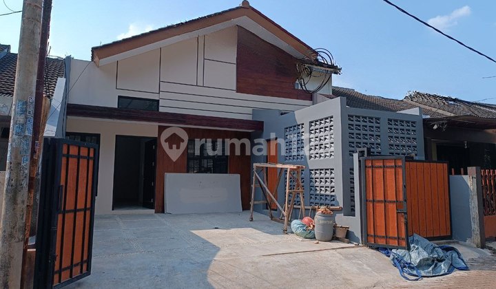 One-Storey Ready-to-Live House with Extensive Land in a Complex Near the Station in Nusa Indah Ciputat 2