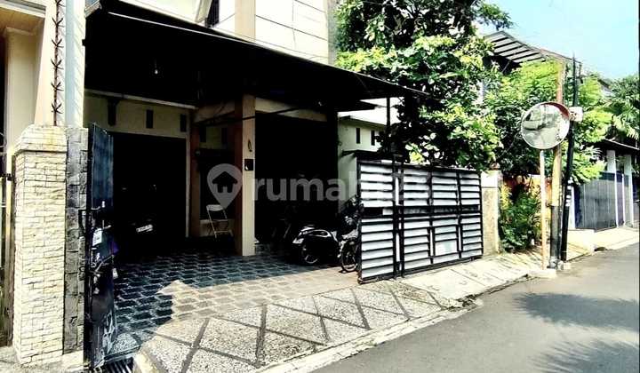 Residential House and Fully Occupied Boarding House In A Strategic Complex In Rawamangun 2