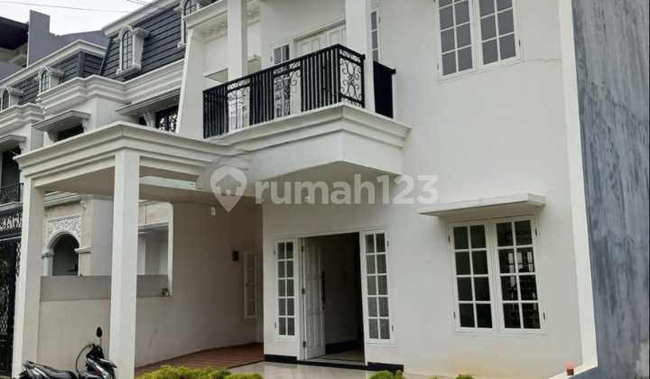 Strategic 2-Story Ready-to-Occupy House in a Cluster Near Simatupang Toll Gate in Kebagusan 2