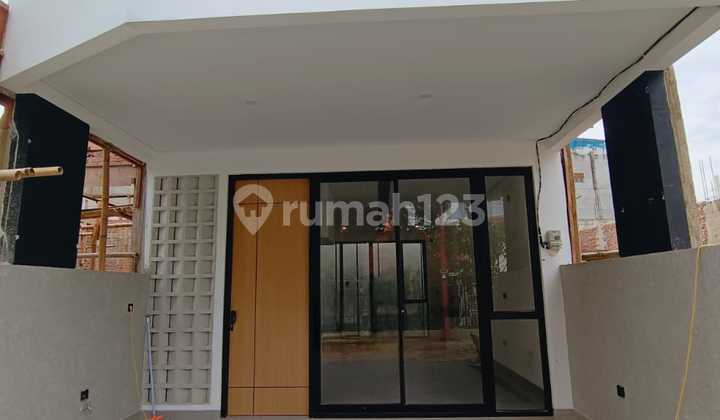 Ready-to-Occupy House in a Cluster, One Step to Lebak Bulus MRT in Cirendeu 2