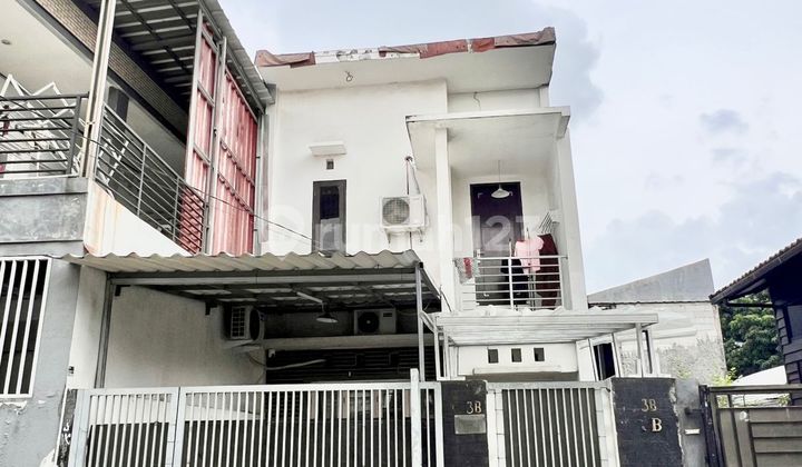 Rumah Secondary 2 Lantai Dalam Komplek Tanah Luas Dekat Stasiun di Pejaten Rumah Secondary 2 Lantai Dalam Komplek Tanah Luas Dekat Stasiun di Pejaten