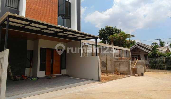 2-Story House in an Exclusive Cluster with Easy Access to LRT and Toll Gate in Bambu Apus, Cipayung 2