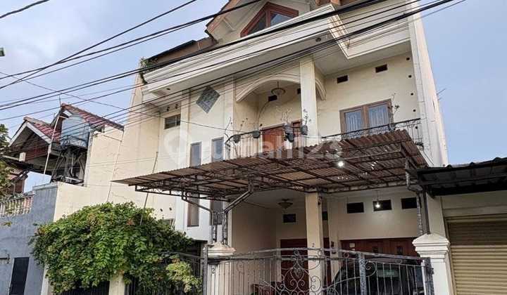 Dijual Rumah Secondary Terawat Dalam Komplek Tanah Luas di Rawamangun Jakarta Timur