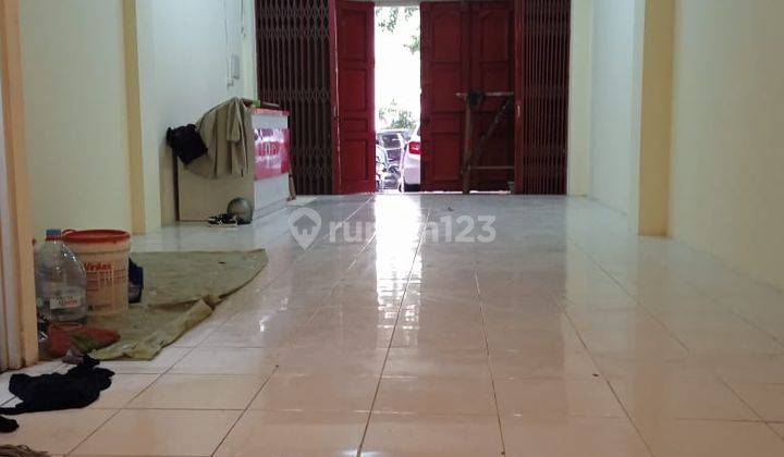 Turun Harga!! Dijual / Disewa Ruko Pinggir Jalan Raya Sebrang Gandaria City Mall Kebayoran Jakselluas Tanah: 102 M²luas Bangunan: 200 M²dimensi Bangunan: 4.5 × 15listrik: 5.500 Wattparkir 2 Mobilharga Jual: 6 Milyard Nego 2