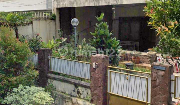Turun Harga!! Di Jual Rumah Tua Hitung Tanah Bangunan Masih Layak Huni Area Prime Senopati Kebayoran Baru Jl. Cibeber, Senopati Kebayoran Baru Jakarta Selatanshm Luas Tanah: 478m²luas Bangunan: 300m(dibelakang Masih Ada Brandgang)bentuk Tanah: Ngantongleb 2