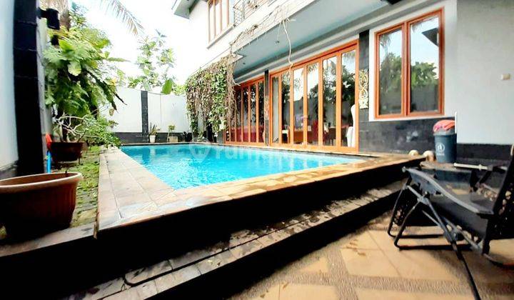 4-425 For Sale Rumah Siap Huni Dimodern Tropical House, Lebak Bulus, 
jkt Selatan
hadap Barat Laut.
shm & Imb On Hand. 
harga Rp.8,3m
negotiable 
lt.508m²
lb.250m², Lb.2 Lantai
kt.4+2, Km.4+1
toilet Tamu 1
dapur Bersih & Kotor
swimming Pool
kolam Ikan
tam 1