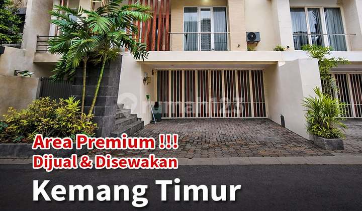 Dijual & Disewakan Rumah Bagus (Siap Huni/ Furnished) Kemang Utara Jakarta Selatan. Bangunan 3 Lantailt.126 M²Lb.254 M²Listrik 7,700Bedrooms 3+2Bathrooms 3+1Garasi 2 Mobildapur Kotor dan Bersihprivate Swimming Poolbebas Banjir Jual: 5.2 Milyar Nego (Shm)S