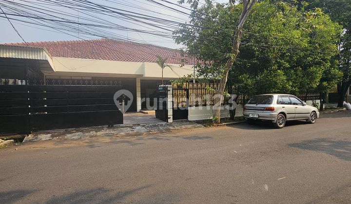 Jual Harga Njop Rumah Dalam Komplek Taman Radio Dalam Kel.gandaria Utara Kec.kebayoran Baru Jaksel.luas Tanah: 663m²dimensi: 24x25luas Bangunan: 427mkamar Tidur: 4 + 1(ruang Kerja)kamar Mandi: 5kamar Tidur Art: 3 Kamar Mandi Art: 1-ruang Mushollah-gudang-