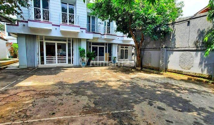 4-206
*UPDATE HARGA TERBARU* 
DIJUAL GEDUNG KANTOR MEWAH & NYAMAN DI LEBAK BULUS-CILANDAK JAKARTA SELATAN.
SHM
Luas Tanah .2000m²
Luas Bangunan .1600m²
2 lantai 
Kamar Mandi 3
*Harga hampir Setara NJOP Rp.28,9M Nego*
NJOP 28M
Terdapat 23 Ruang Kantor & 2  1