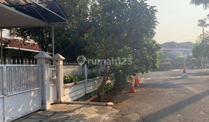 
UPDATE TURUN HARGA
DIJUAL RUMAH DAERAH (Siap Huni) DI VILLA DELIMA LEBAK BULUS JAKARTA SELATAN 
SHM 
Luas Tanah 500
Luas Bangunan 300
Kamar Tidur 3
Kamar Mandi 4
1 Kamar Tidur Utama 
Kt 2 + Km 1 ART 
2 lantai
Ruang makan 1
Ruang keluarga 2
Ruang tamu 1
A 2