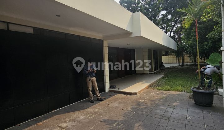 Jual Harga NJOP Rumah Dalam Komplek Taman Radio Dalam Kel.gandaria Utara Kec.kebayoran Baru Jaksel.luas Tanah: 663M²Dimensi: 24X25luas Bangunan: 427Mkamar Tidur: 4 + 1(Ruang Kerja)Kamar Mandi: 5Kamar Tidur Art: 3 Kamar Mandi Art: 1-Ruang Mushollah-Gudang- 2