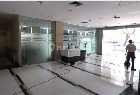 For Sale & For Rent Gedung Siap Huni Di Mampang Prapatan Jakarta Selatanshm Luas Tanah . 1.886m²luas Bangunan . 6.915m²5 + 1 Lantai2 Unit Liftcctvsplit Duct Ac System2 Genset ( 500kva & 100kva )parkir 50 Mobil & 105 Motorharga Jual Rp. 18 2