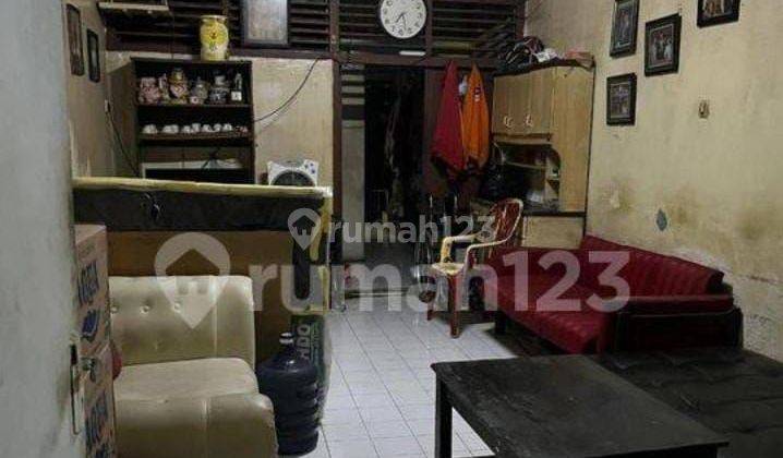 Jarang Ada!!!
rumah Tua Di Komplek Kebayoran Baru Jalan Lebar

shm
lt 60 M2 
lb 60 M2 
kt 3
km 2
dapur
air Jetpump
listrik 2.200 W
harga 2.4 M Nett 2