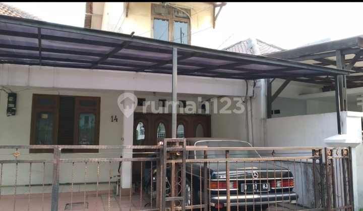 Di Jual Rumah Tua Senopati Kebayoran Baru Jakarta Selatan Shm Luas Tanah 252m²luas Bangunan 225m²1 Lantai Hrg : 16.5 M ( Negotiable)