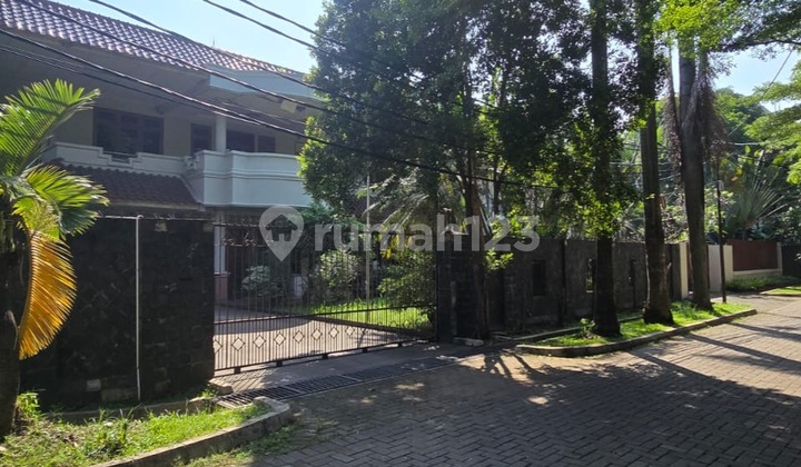 For Sale – Rumah Lama Di Simprug Golf, Jakarta Selatanlokasi Super Premium Dan Prestisius – Cocok Untuk Renovasi Atau Bangun Ulangarea Elit Simprug Golf, Dekat Scbd, Senayan, & Pusat Bisnis Jakarta Hadap Utara – Sirkulasi Udara Bagus & Tidak Panas Lt: 671 2