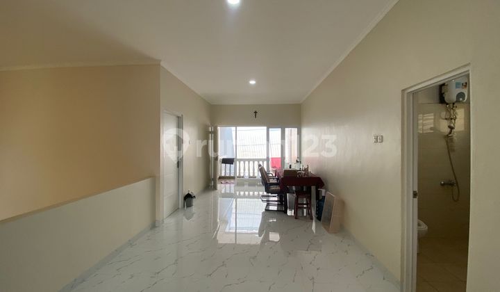 Dijual Rumah Siap Huni Baru Selesai Renovasi Area Prime Senopati Ciomas Kebayoran Baru Jakarta Selatanshm Luas Tanah: 206M²Luas Bangunan: 300Mbangunan: 2 Lantaikamar Tidur: 4+2 (Art) Kamar Mandi: 4+1 (Art) Gudang: 1Garasi & Carport: 1+3Listrik: 4400Wattai 2