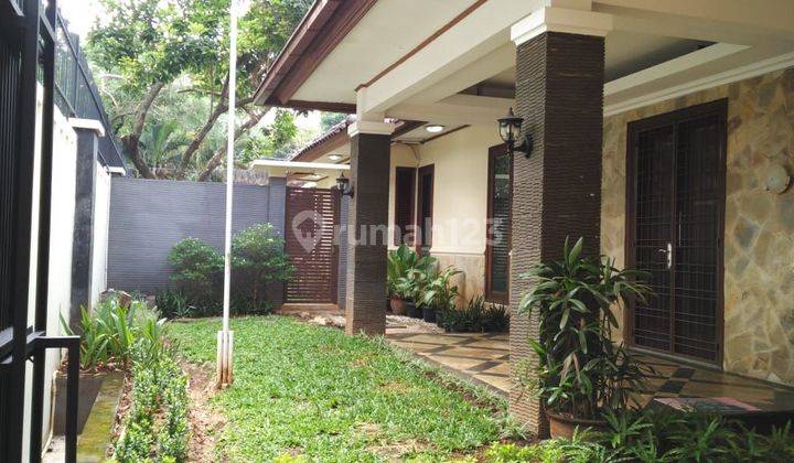 Di Jual Rumah Cantik Kolam Renang Selangkah Ke Senayan Gelora Bung Karnolocation: Jln Terusan Hang Lekir, Simprug, Kebayoran Barult: 510 M2lb: 280 M2kt: 3km: 3ktp: 2kmp: 1 Semi Furnishedshmtambahan:ruangan Fitnes + Km (lt. 2)storageservis 2