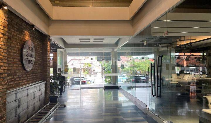 Di sewakan Ruang usaha di dalam gedung Kemang Arcade
Luas 275m2
Lantai 1 (GF)
Harga sewa 750 juta/th nego
Pajak 10% 
Deposit 2 bulan sewa
Grace period 1 bulan free
Harga 750 juta/tahun

Unit lantai GF (eks tenant Versailes) 2