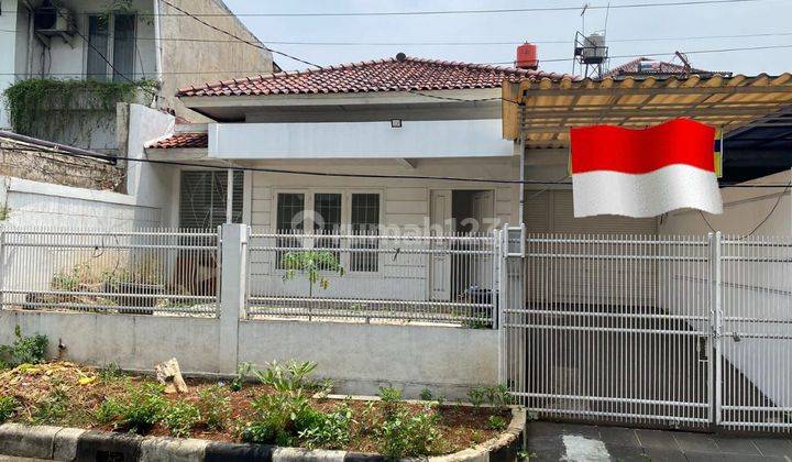 Di Bawah Njop Turun Harga For Sale 
rumah Di Pondok Indah,
jl. Niaga Hijau 1 No 100

lt 250m²
lb 180m²
kt 2 (kamar Mandi Dalam)
km Luar 1
kt Art 2
km Art 1
dapur 1
garasi 1 
carport  1
taman Depan Dan Belakang
listrik 7.700 Watt
shm

turun Harga 7.7m Menj 1