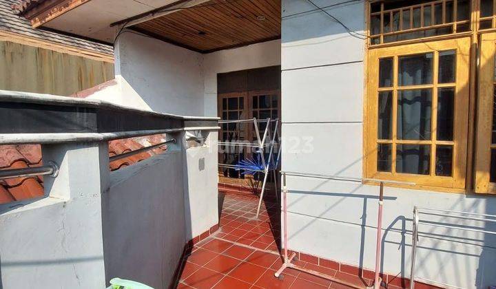 Turun Harga!! Di Jual Rumah Bonus Kosan Dekat Mrt Blok A Jl. Pete Kebayoran Baru Jakarta Selatan Shm + Imb Lengkapluas Tanah : 220 M²luas Bangunan : 220 Lantai 1 Ada 4 Kamar Tidur + 4 Kamar Mandi, Dapur, Mushola Dan Living Roomlantai 2 Ada 5 Ka 2