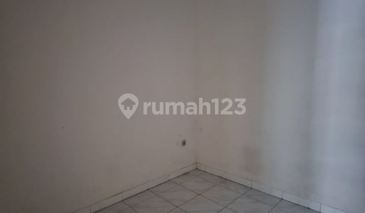 Turun Harga!!Dijual Cepat Rumah Lama Masih Layak Huni Jln. Deltasari Taman Radio Dalam Gandaria Utara Kebayoran Baru Jakarta Selatanshm Luas Tanah : 148M²Luas Bangunan : 180Mdimensi Tanah: 7M X 20-21Mbangunan: 2 Lantaikamar Tidur : 3+1Kamar Mandi : 3+1Had 2