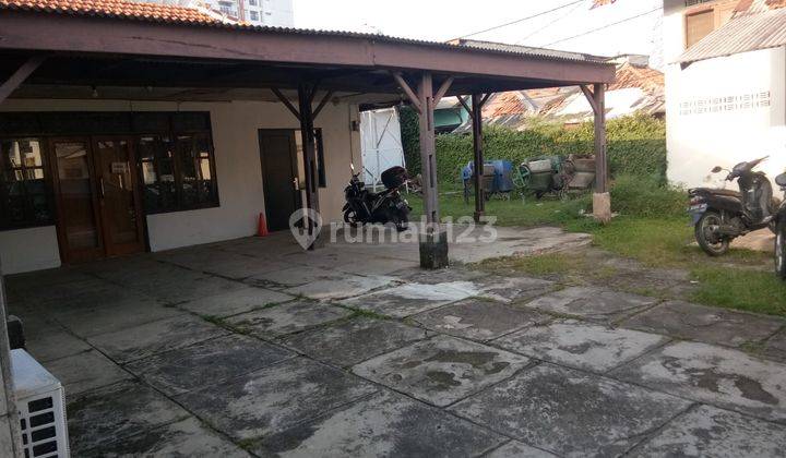 Di Jual Cepat Rumah Tua Hitung Tanahjl. Wijaya Kusumah Dapur Susu Cilandak- Menghadap Utara- Serifikat Shm- Lt : 1332 M²- Lb : 400 M²- Kt : 10- Km : 8- Carport : 10 Mobil- Listrik : 8800- Ada Tempat Usaha Dan Kost²anharga : 33 M (nego) 2