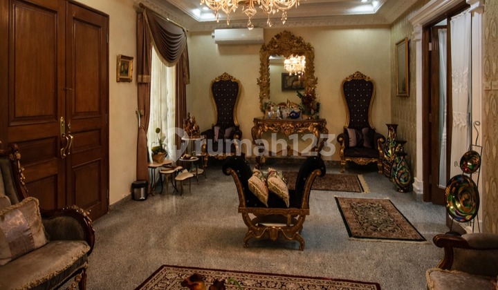 Dijual - Rumah Besar Perdatam Pancoran Jakarta Selatandetail Properti:- SHM & Imb- Luas Tanah 1.415 M²- Luas Bangunan ±1.100 M² Lantai 1:- 2 Kamar Tidur- 4 Kamar Mandi- Ac 6 Unit- Gudang 1- Ruang Shalatlantai 2:- 4 + 2 Kamar Tidur- 6 + 2 Kamar Mandi- Kama 2