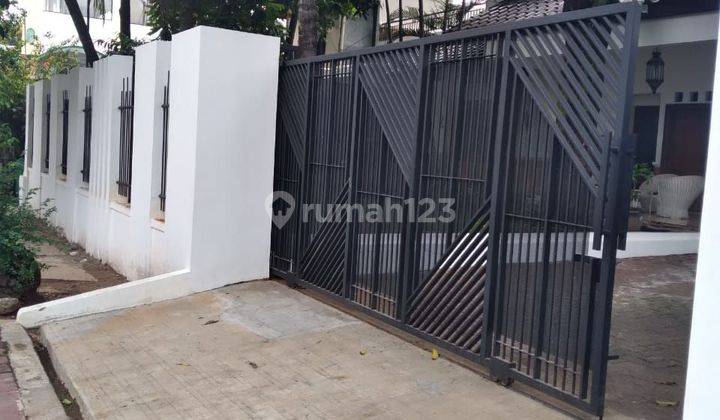 Turun Harga
02
for Sale
rumah Siap Huni
cocok Untuk Usaha
di Bawah Njop
di Duren Tiga Jakarta Selatan
shm
luas Tanah :673 M²
luas Bangunan :500 M²
kt. 5
km. 4
1 Ruang Tamu
1 Ruang Keluarga
2 Dapur
3 Kt. Pembantu
1 Km. Pembantu
garasi 2 Mobil
carport 4 Mob 1